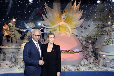 Le vendredi 6 novembre, Kate Winslet a inauguré les célèbres décorations de Noël du Printemps Haussmann au côté de Paolo de Cesare.