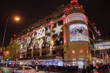 Le vendredi 6 novembre, Kate Winslet a inauguré les célèbres décorations de Noël du Printemps Haussmann. 