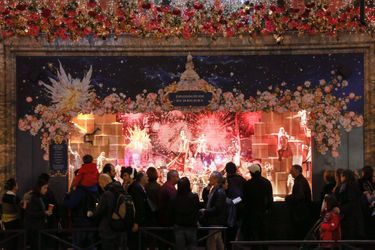Le vendredi 6 novembre, Kate Winslet a inauguré les célèbres décorations de Noël du Printemps Haussmann. 
