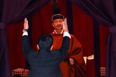 Shinzo Abe face à l&#039;empereur Naruhito