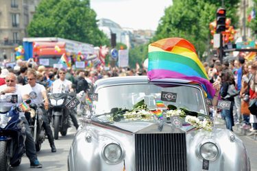 A Paris, la gay pride célèbre le mariage pour tous