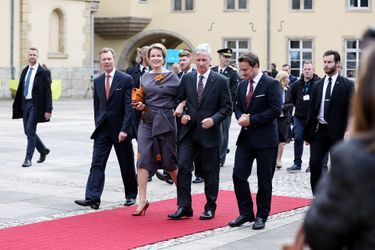 Le grand-duc Henri de Luxembourg et le Premier ministre Xavier Bettel avec la reine Mathilde et le roi des Belges Philippe à Luxembourg le 16 octobre 2019