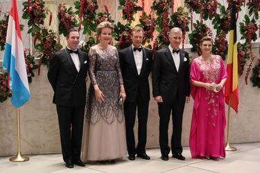 Le grand-duc Henri, le prince Guillaume et la princesse Stéphanie de Luxembourg avec la reine Mathilde et le roi des Belges Philippe à Luxembourg, le 16 octobre 2019