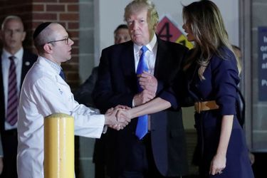 Donald et Melania Trump ont rendu visite mercredi à l'élu blessé. 