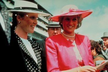 Sarah Ferguson avec sa belle-soeur la princesse Diana, en 1992