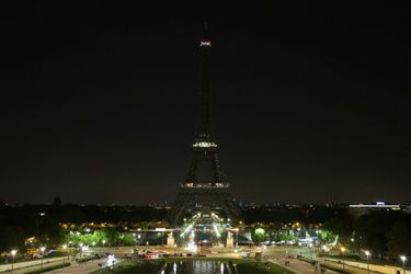 La Tour Eiffel avait déjà été éteinte en hommage au Manchester.