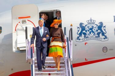 La reine Maxima et le roi Willem-Alexander des Pays-Bas à leur arrivée à Kochi dans l'Etat indien du Kerala, le 17 octobre 2019