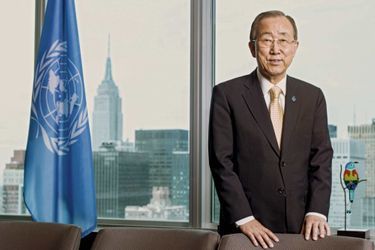 Ban Ki-Moon secrétaire général de l'Onu dans son bureau dominant New York, au siège des Nations unies, en juin 2015.