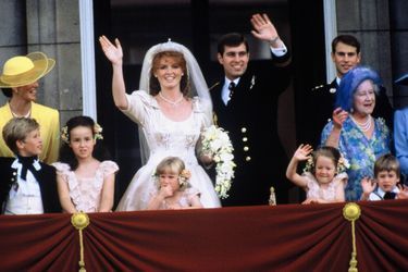 Sarah Ferguson et le prince Andrew avec la famille royale au balcon de Buckingham Palace, le jour de leur mariage, le 23 juillet 1986