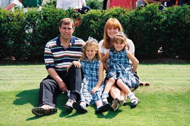 Sarah Ferguson et le prince Andrew avec leurs filles, juste après leur divorce, le 5 août 1996 