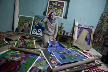 «Il y a eu une exposition en Jordanie, mais je n’ai pas pu envoyer mes œuvres. A Gaza, trouver du matériel est compliqué. J’ai fait une compétions un fois et j’ai dû acheter un linceul pour les morts pour pouvoir peindre dessus. Mon rêve est de devenir une artiste célèbre, à Gaza mais aussi ailleurs». 