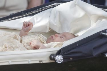 La princesse Charlotte le jour de son baptême, dimanche 5 juillet 2015.