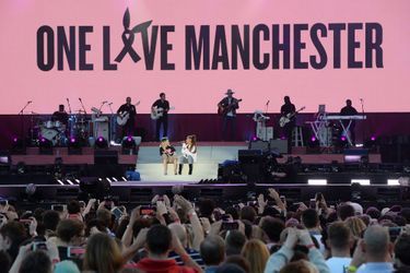 Ariana Grande et Miley Cyrus lors du concert de Manchester, le 4 juin. 