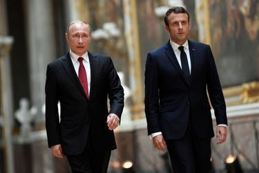 Vladimir Poutine et Emmanuel Macron lundi à Versailles.
