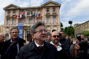 Jean-Luc Mélenchon devant l'hôtel de ville de Marseile, le 11 mai.