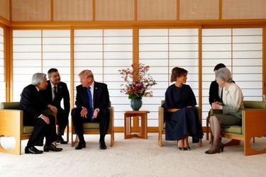 Donald et Melania Trump rencontrent l'empereur Akihito et l'impératrice Michiko à Tokyo, le 6 novembre 2017.