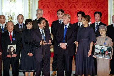 Donald et Melania Trump rencontrent, avec Akie et Shinzo Abe, les familles de Japonais enlevés par la Corée du Nord, le 6 novembre 2017.