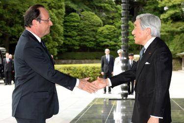 François Hollande est reçu à Tokyo par l&#039;empereur Akihito.