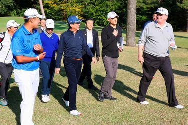 Donald Trump a joué au golf avec le premier ministre japonais Shinzō Abe.