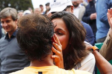 Xisca Perello embrasse Rafael Nadal pour sa victoire au Monte Carlo Rolex Masters en avril 2016