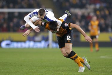 Lors de la rencontre Hull City - Leicester City, Jamie Vardy s&#039;agrippe à Harry Maguire.