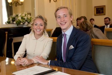 La princesse Marie-Gabrielle de Nassau, nièce du grand-duc Henri de Luxembourg, et Antonius Willms le jour de leur mariage civil à Luxembourg, le 15 mai 2017