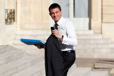 Le Premier ministre Manuel Valls, sur le perron de l'Elysée, mercredi.
