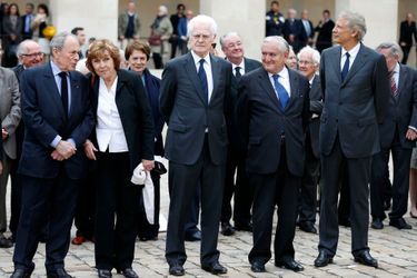 D'anciens Premiers ministres, de gauche et de droite, étaient présents: Michel Rocard, Edith Cresson, Lionel Jospin, Jean-Pierre Raffarin et Dominique de Villepin.