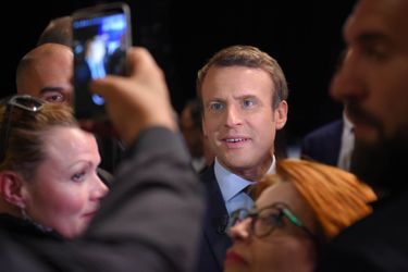 Emmanuel Macron lors d'un déplacement à Châtellerault