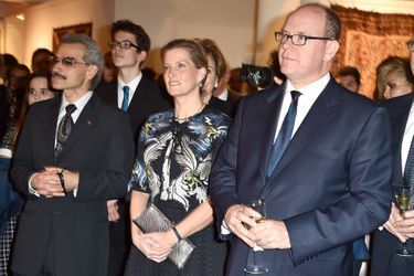 Le prince Albert II de Monaco avec Sophie de Wessex et le prince Al-Walid Ben Talal à Londres, le 29 octobre 2015