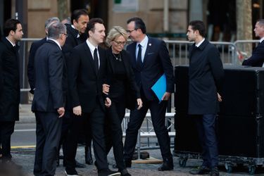 Claude Chirac et son fils Martin arrivent à l'église. 