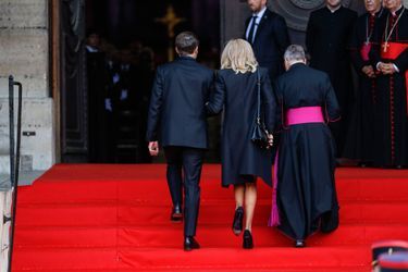 Le couple présidentiel, Emmanuel et Brigitte Macron, à son arrivée à l&#039;église Saint-Sulpice. 