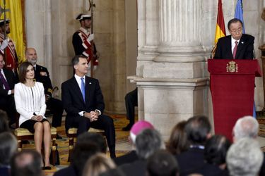 La reine Letizia et le roi Felipe VI d&#039;Espagne avec Ban Ki-moon au Palais royal à Madrid, le 29 octobre 2015