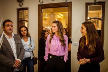 La reine de Jordanie en photos - Rania, reine de l'artisanat