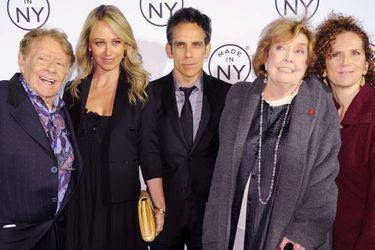 De gauche à droite : Jerry Stiller, Christine Taylor, Ben Stiller, Anne Meara et Amy Stiller, ici en 2012.
