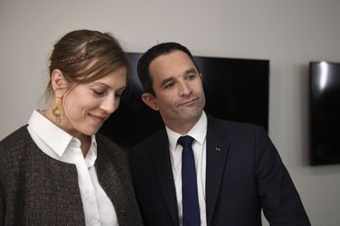 Benoît Hamon et son épouse, Gabrielle Guallar, à Bercy le 19 mars.
