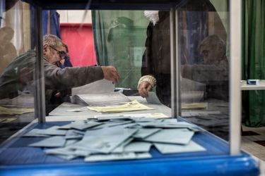 Dans un bureau de vote de la primaire de la gauche, le 29 janvier dernier, à Lyon.