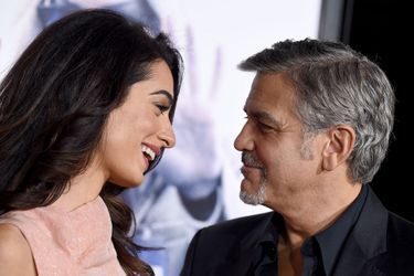 Amal et George Clooney à la première du film «Our Brand Is Crisis» à Los Angeles en octobre 2015