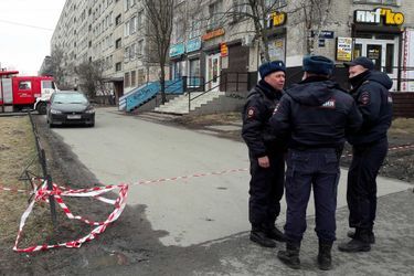 Les autorités russes ont annoncé avoir désamorcé un engin explosif artisanal dans un immeuble de l&#039;est de Saint-Pétersbourg.