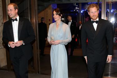 La duchesse de Cambridge Kate avec le prince William et Harry à Londres, le 26 octobre 2015