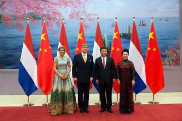 La reine Maxima et le roi Willem-Alexander avec le président Xi Jinping et sa femme à Pékin, le 26 octobre 2015