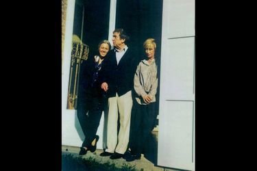 Le 4 juillet 1990, Bernard Frank accepte enfin de poser, sans enthousiasme, au côté d’un duo qui devient très vite un trio inséparable.