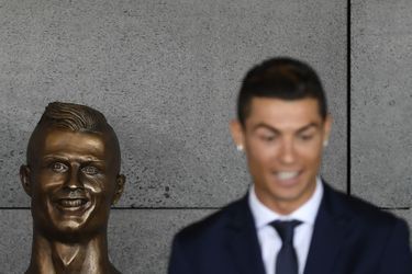 Cristiano Ronaldo a inauguré mercredi un aéroport à son nom, et un buste étrange.