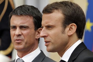 Manuel Valls et Emmanuel Macron en 2015. 