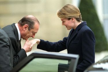 Jacques Chirac avec la princesse Mathilde de Belgique à l&#039;Elysée, en mars 2001.