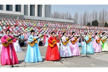 La dictature organise de grandes messes populaires à la gloire de ses anciens maîtres, comme ici pour le 100e anniversaire de la naissance de Kim II-Sung, en avril dernier.