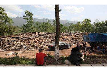 Le président Xi Jinping et le Premier ministre Li Keqiang ont promis que tous les efforts seraient mis en oeuvre pour secourir les victimes. &quot;La question la plus urgente pour le moment est d&#039;agir pendant les 24 heures qui suivent le séisme, le moment où on peut sauver des vies&quot;, a déclaré Li Keqiang, cité par Chine nouvelle.