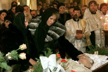 Ksenia Sobchak le jour de l'enterrement de son père Anatoli Sobchak, en février 2000.