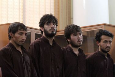Quatre hommes ont été condamnés à mort pour avoir battu à mort puis brûlé une Afghane le mois dernier.