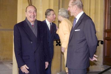 Jacques Chirac avec le prince Philip, la reine Elizabeth et le prince Charles lors d&#039;une visite d&#039;état du président français en 2004.